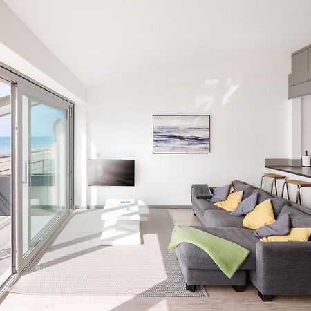 Lancing Beach Apartment. Exterior photo