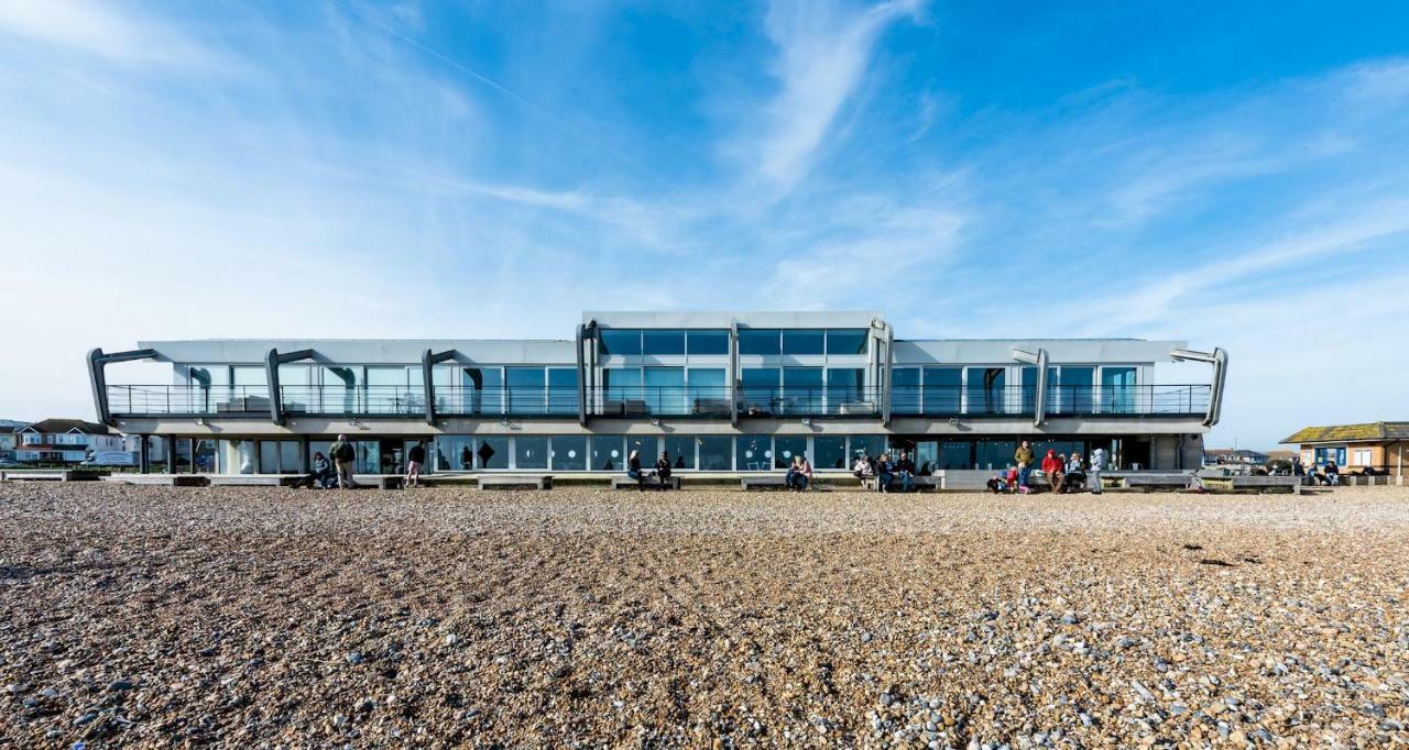 Lancing Beach Apartment. Exterior photo