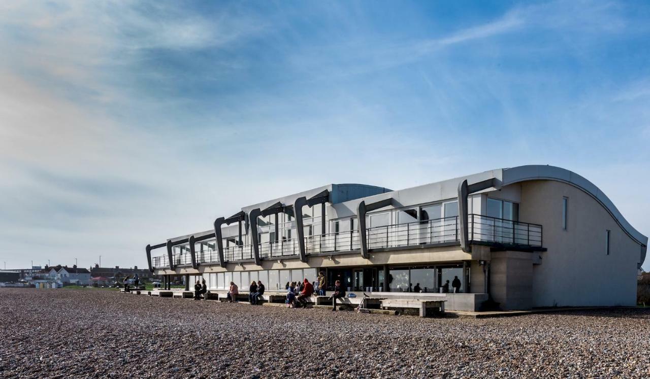 Lancing Beach Apartment. Exterior photo